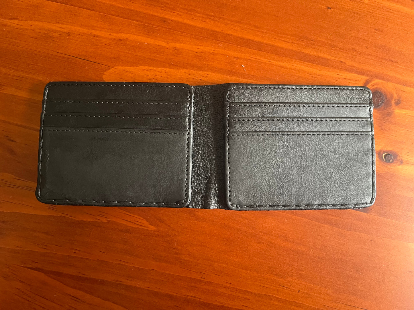 Fantastical
wallet, Genuine leather, 8 card slots.