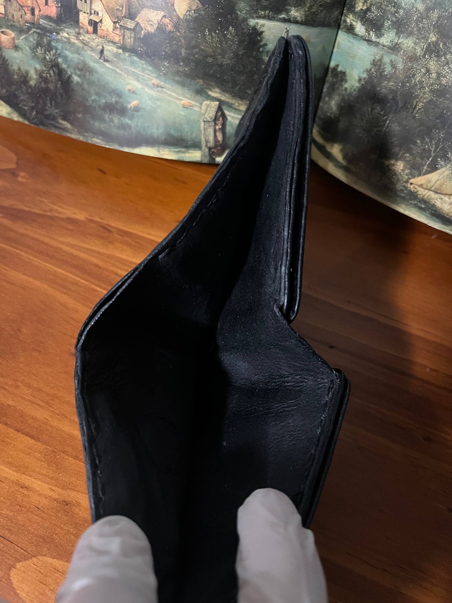 Gloomy wallet, Genuine leather, 8 card slots.