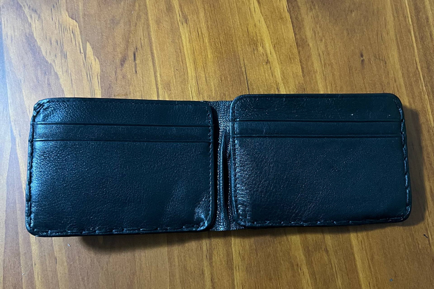 Fantastical
wallet, Genuine leather, 8 card slots.
