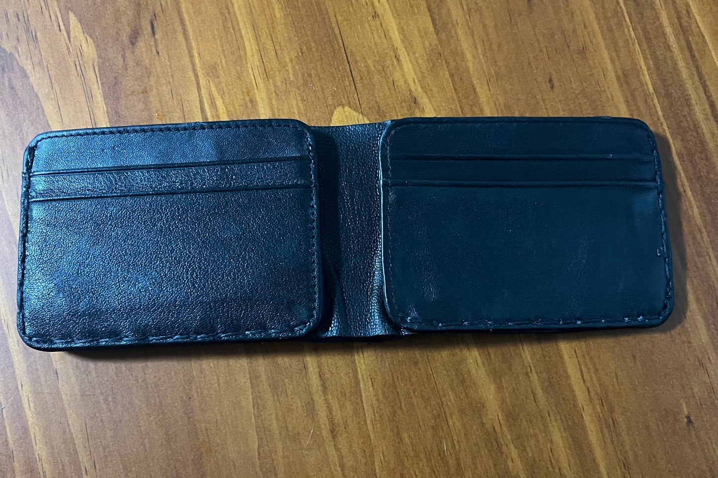 Fantastical
wallet, Swamp Green, Genuine leather, 8 card slots.
