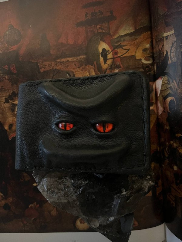 Mythical wallet, Genuine leather, 8 card slots.