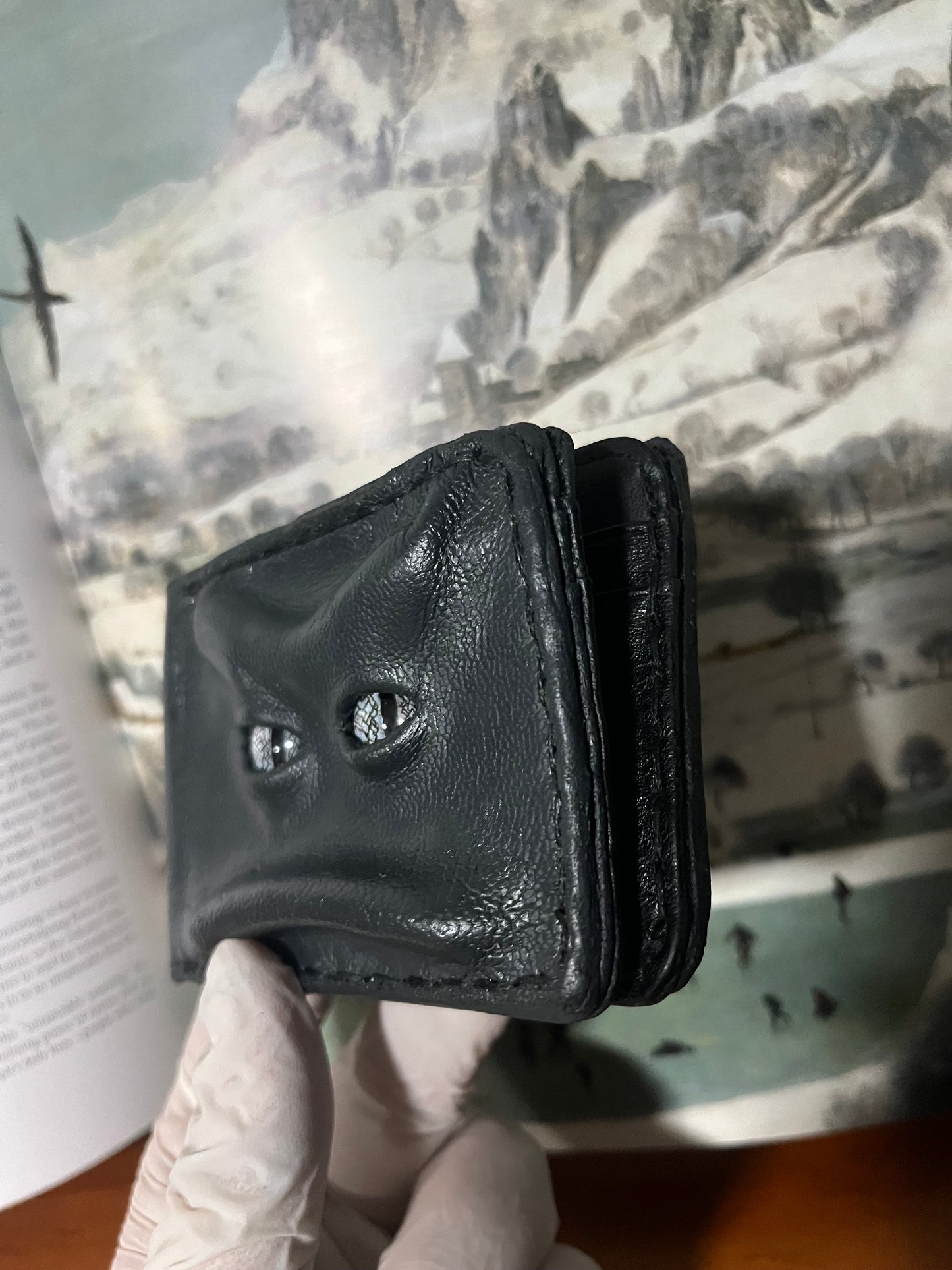 Fantastical
wallet, Grey Clay, Genuine leather, 8 card slots.