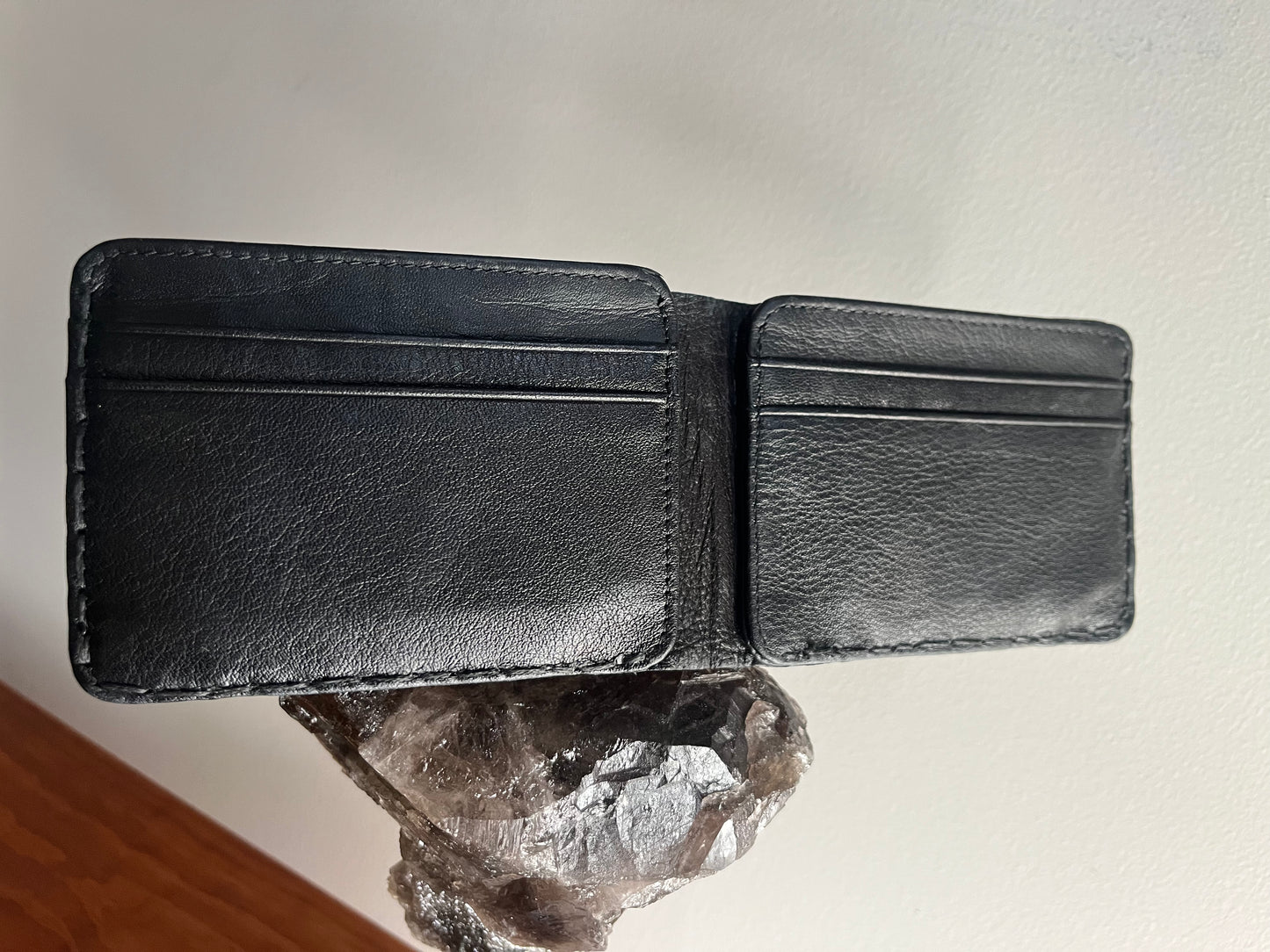 Mythical wallet, Genuine leather, 8 card slots.
