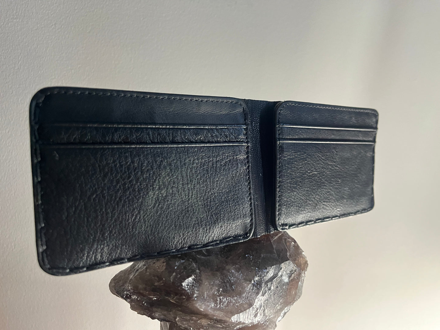Mythical wallet, Genuine leather, 8 card slots.